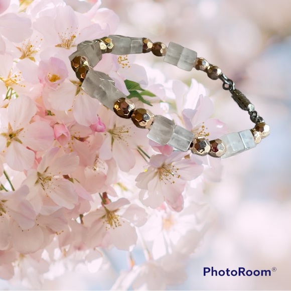 Hand Made Rose Quartz bracelet with magnetic clasp - Picture 1 of 4